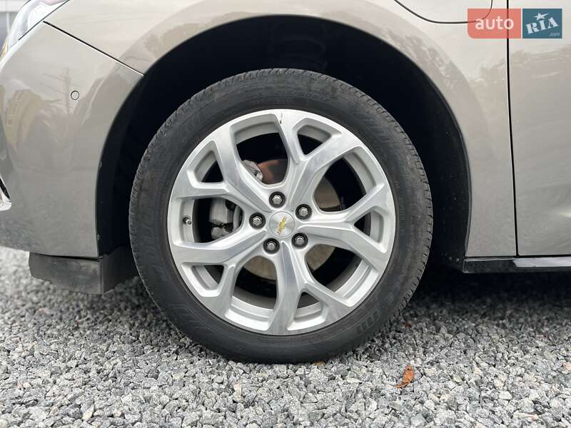 Хэтчбек Chevrolet Volt 2017 в Днепре