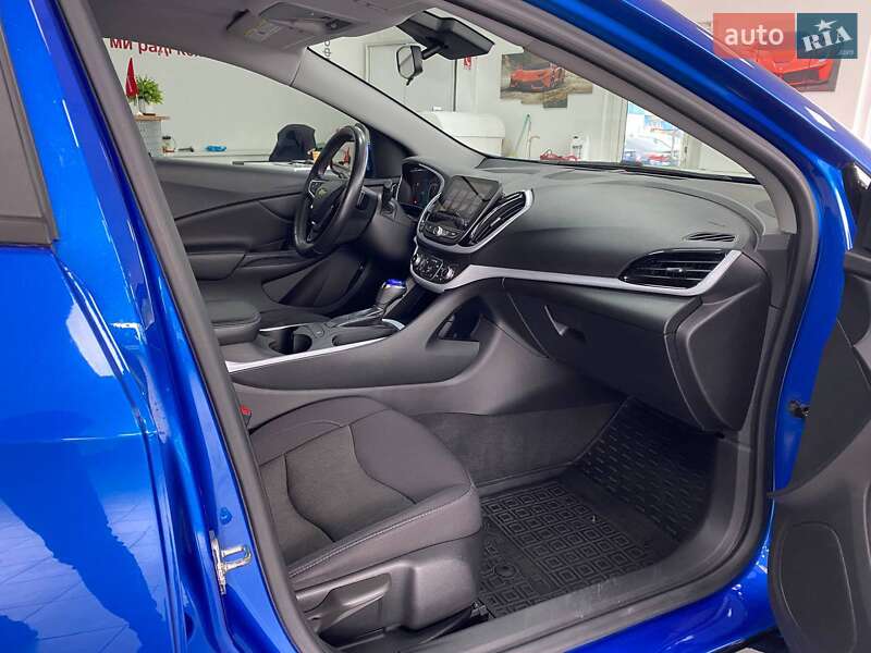 Хэтчбек Chevrolet Volt 2017 в Киеве