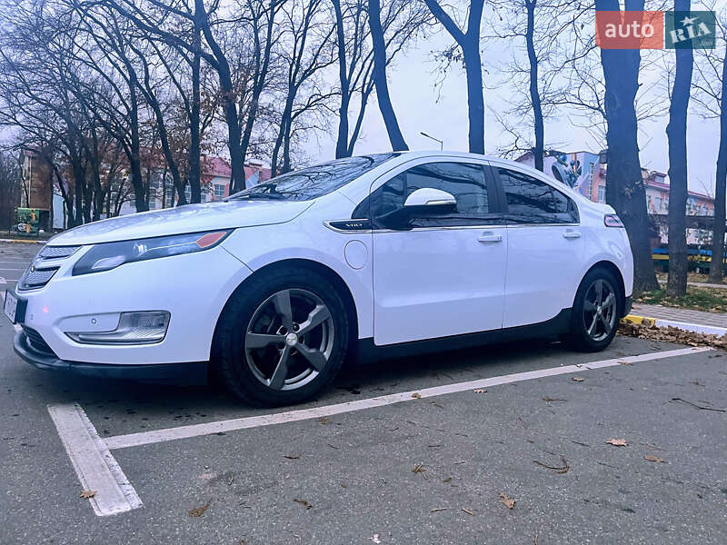 Хэтчбек Chevrolet Volt 2014 в Киеве