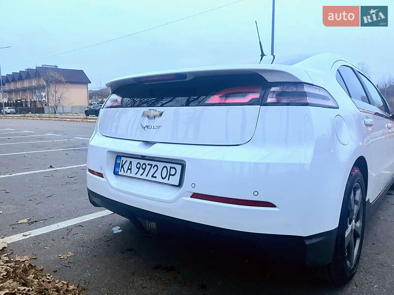 Хэтчбек Chevrolet Volt 2014 в Киеве