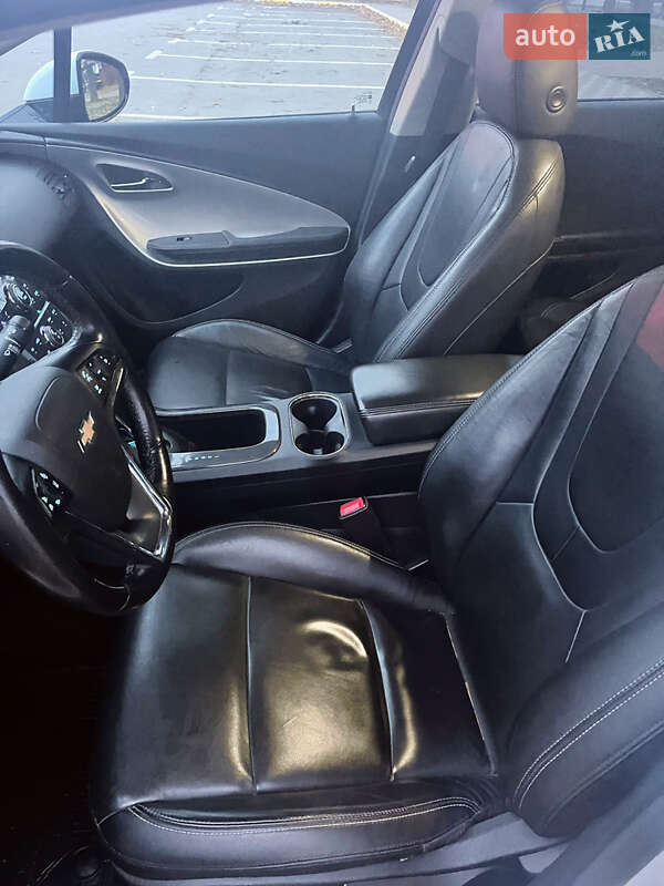 Хэтчбек Chevrolet Volt 2014 в Киеве