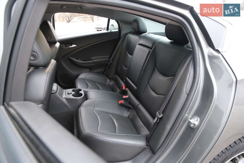 Хетчбек Chevrolet Volt 2016 в Києві