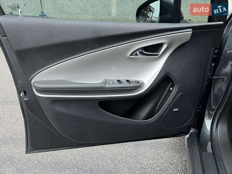 Хэтчбек Chevrolet Volt 2015 в Киеве
