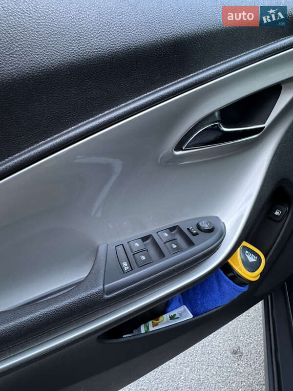 Хэтчбек Chevrolet Volt 2013 в Днепре