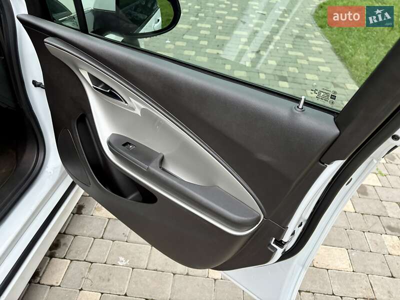 Хэтчбек Chevrolet Volt 2015 в Одессе
