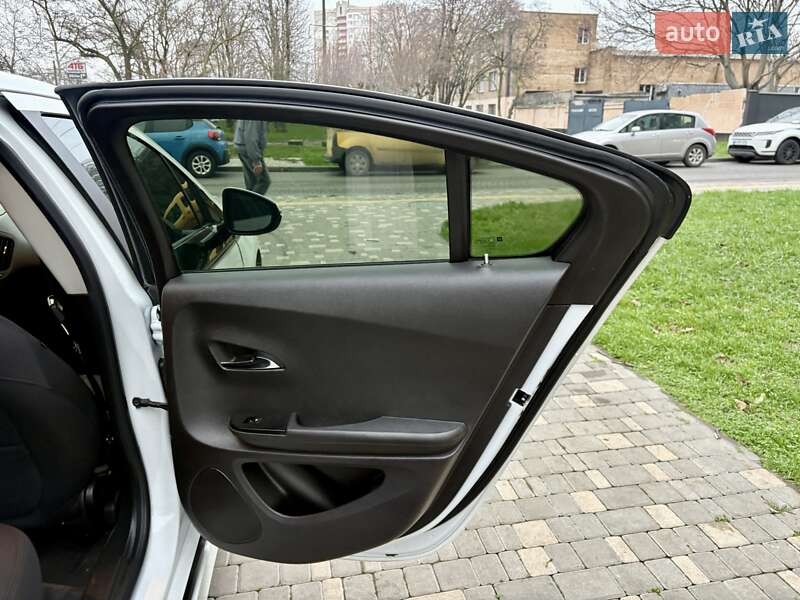 Хэтчбек Chevrolet Volt 2015 в Одессе