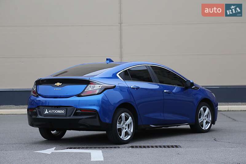 Хэтчбек Chevrolet Volt 2017 в Киеве