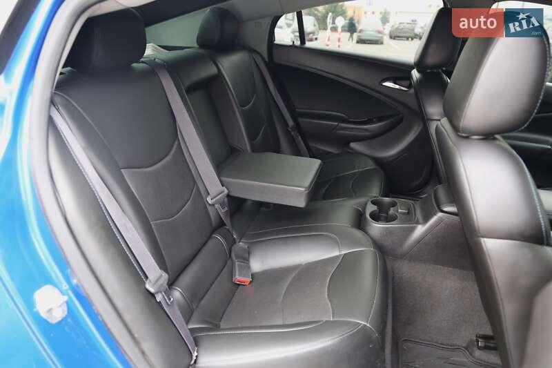 Хэтчбек Chevrolet Volt 2017 в Киеве
