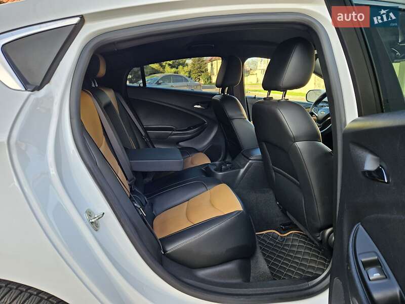 Хэтчбек Chevrolet Volt 2016 в Одессе