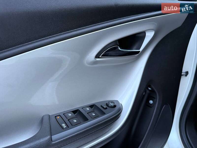 Хэтчбек Chevrolet Volt 2012 в Днепре