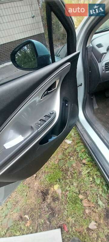 Хэтчбек Chevrolet Volt 2011 в Киеве