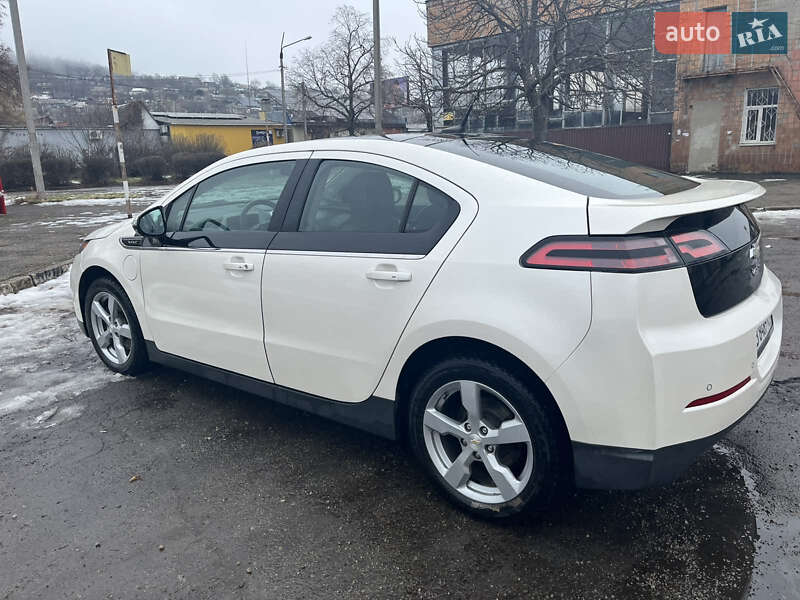 Хэтчбек Chevrolet Volt 2011 в Могилев-Подольске