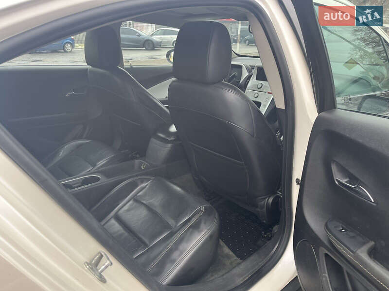 Хэтчбек Chevrolet Volt 2011 в Могилев-Подольске