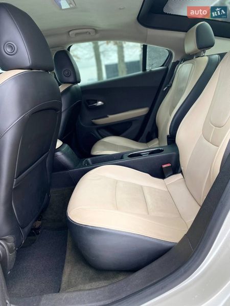 Хэтчбек Chevrolet Volt 2012 в Киеве