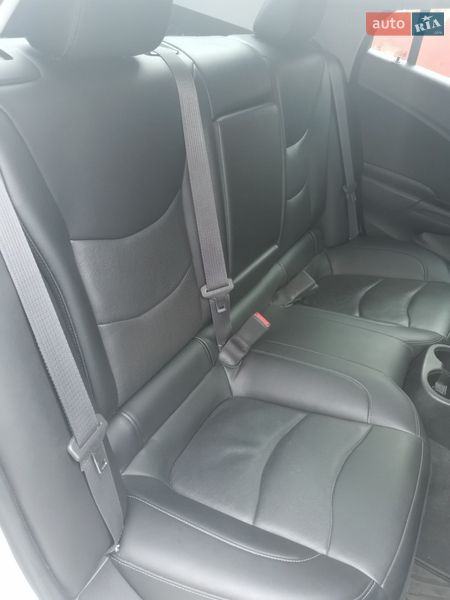 Хэтчбек Chevrolet Volt 2016 в Киеве