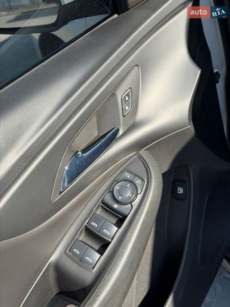 Хэтчбек Chevrolet Volt 2015 в Киеве