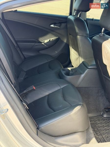 Хэтчбек Chevrolet Volt 2015 в Киеве