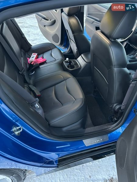 Хэтчбек Chevrolet Volt 2017 в Киеве