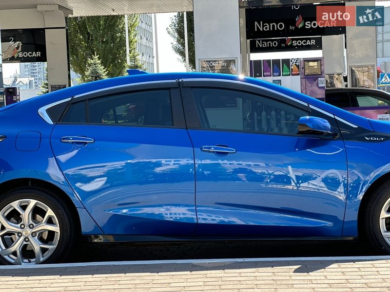 Хэтчбек Chevrolet Volt 2017 в Киеве
