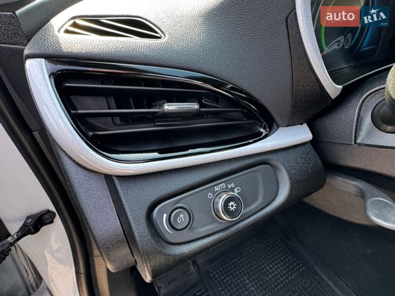 Хэтчбек Chevrolet Volt 2017 в Полтаве