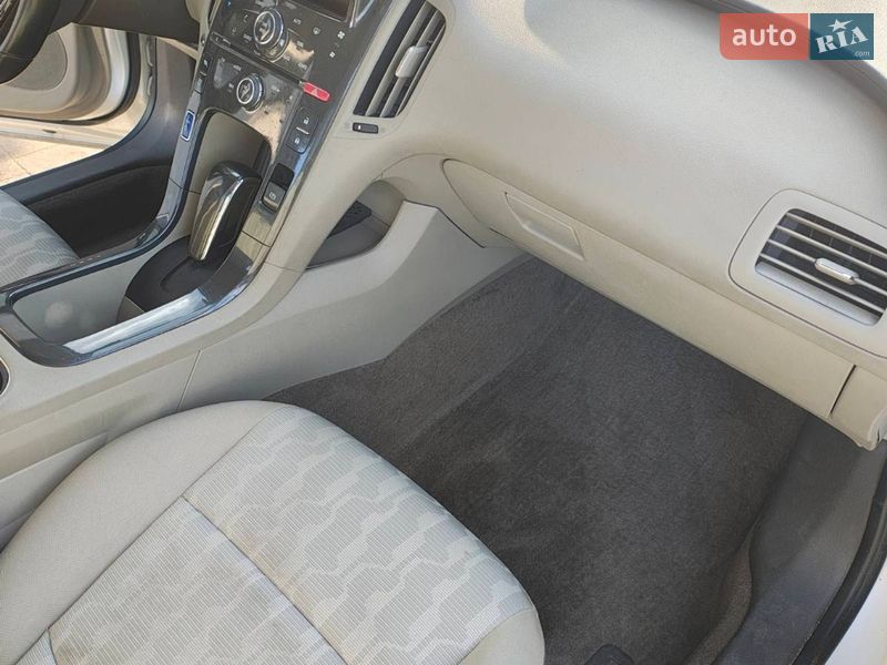 Хэтчбек Chevrolet Volt 2012 в Киеве