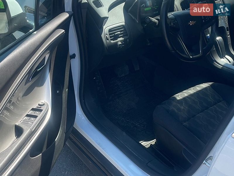Хэтчбек Chevrolet Volt 2015 в Черкассах