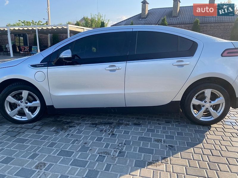 Хэтчбек Chevrolet Volt 2014 в Кропивницком