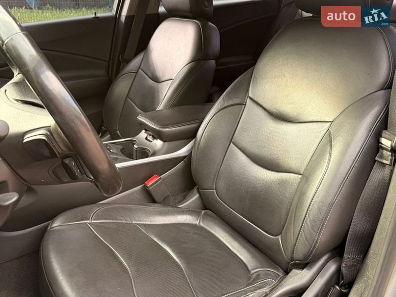 Хэтчбек Chevrolet Volt 2018 в Киеве