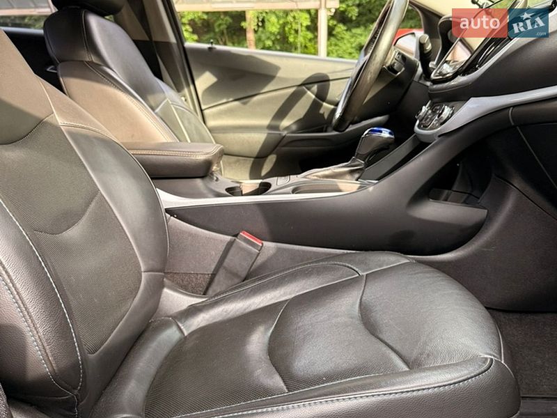 Хэтчбек Chevrolet Volt 2018 в Киеве