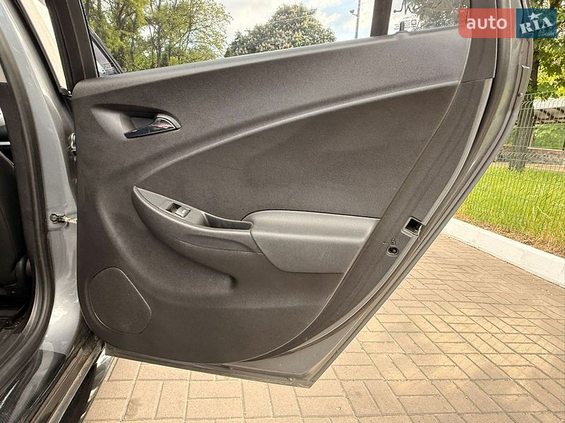 Хэтчбек Chevrolet Volt 2018 в Киеве