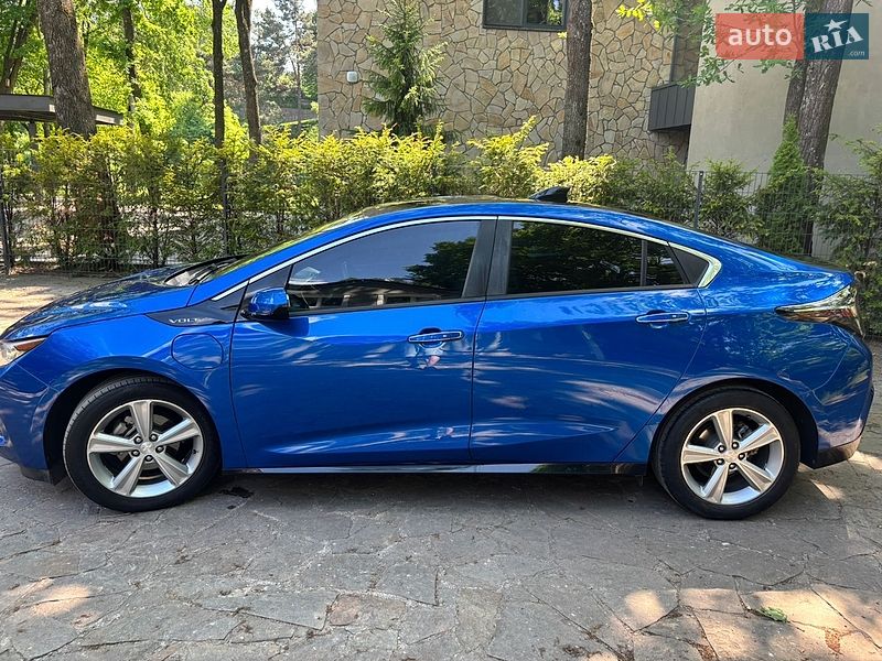Хэтчбек Chevrolet Volt 2016 в Киеве