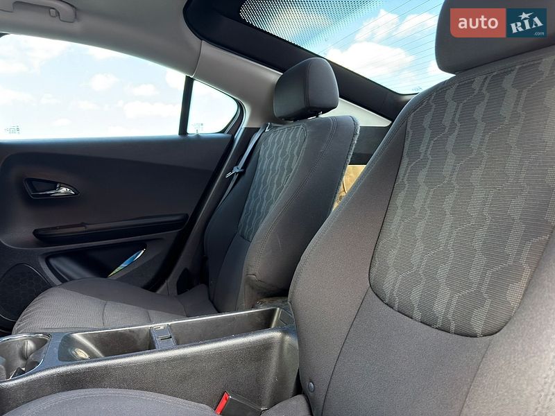 Хэтчбек Chevrolet Volt 2012 в Днепре