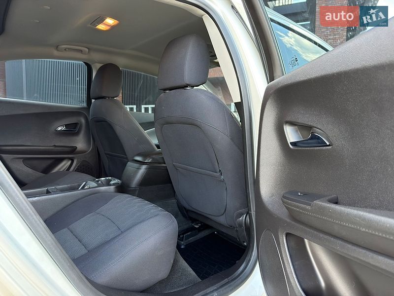 Хэтчбек Chevrolet Volt 2012 в Днепре