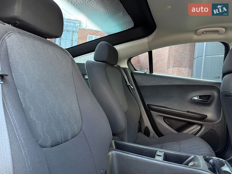 Хэтчбек Chevrolet Volt 2012 в Днепре
