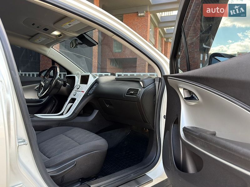 Хэтчбек Chevrolet Volt 2012 в Днепре