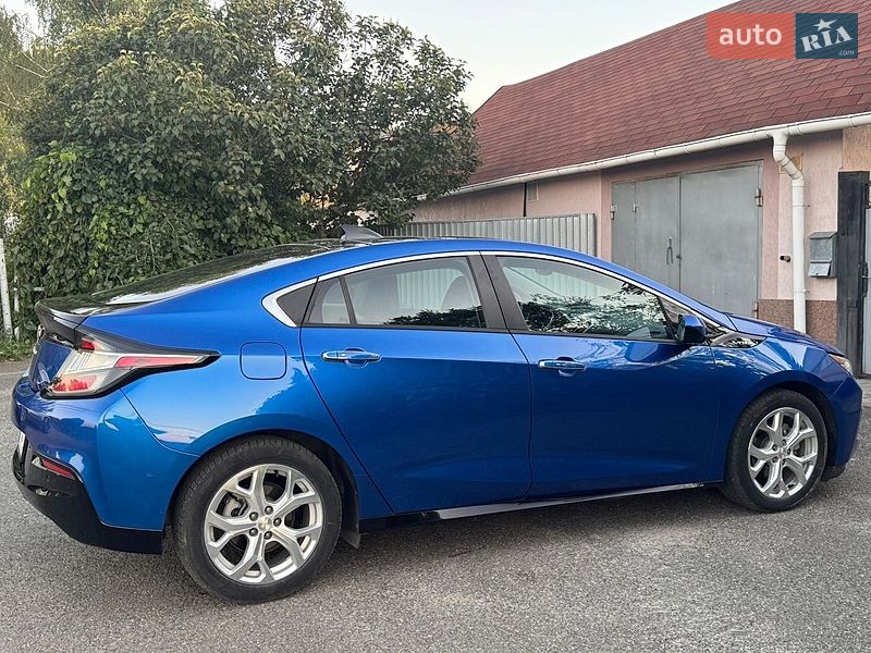 Хэтчбек Chevrolet Volt 2016 в Киеве
