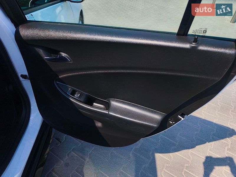 Хэтчбек Chevrolet Volt 2017 в Житомире фото 14 Хэтчбек Chevrolet Volt 2017 в Житомире