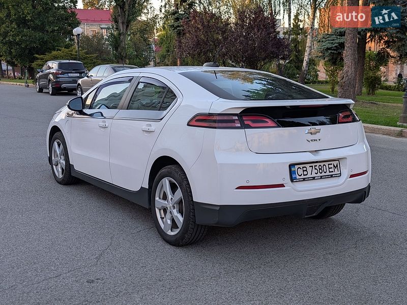 Хэтчбек Chevrolet Volt 2014 в Чернигове