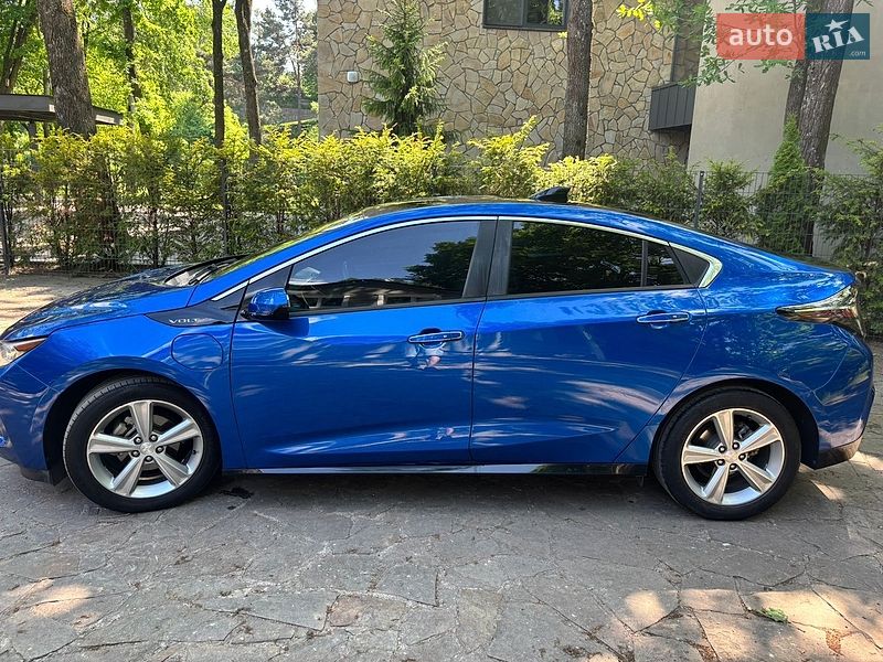Хетчбек Chevrolet Volt 2016 в Києві