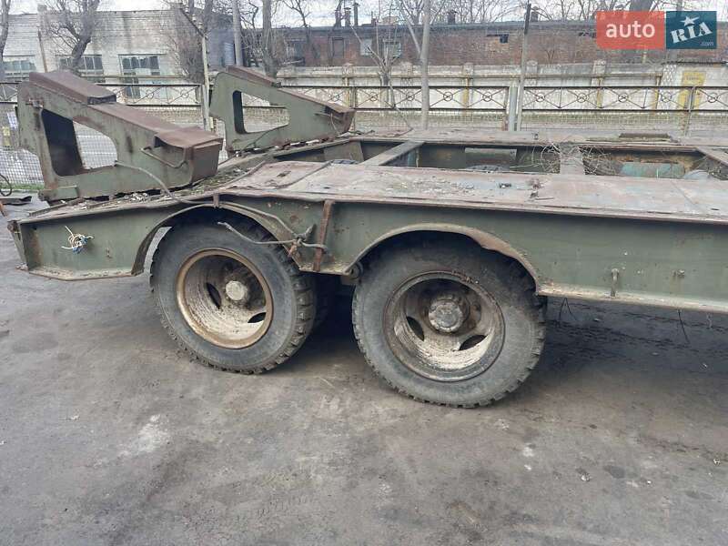 Низкорамна платформа ЧМЗАП У 4005 2001 в 