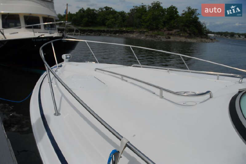 Моторна яхта Chris-Craft Crowne 2001 в Києві