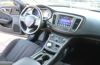 Седан Chrysler 200 2015 в 
