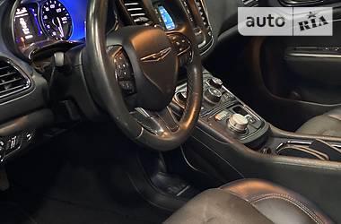 Седан Chrysler 200 2015 в 