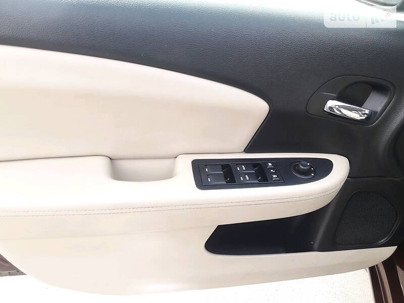 Седан Chrysler 200 2013 в Києві