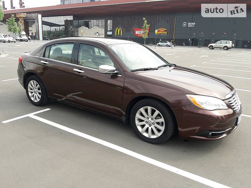 Седан Chrysler 200 2013 в Києві