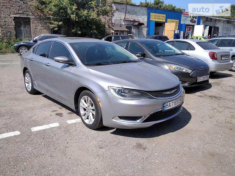 Chrysler 200