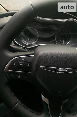 Седан Chrysler 200 2015 в Сумах