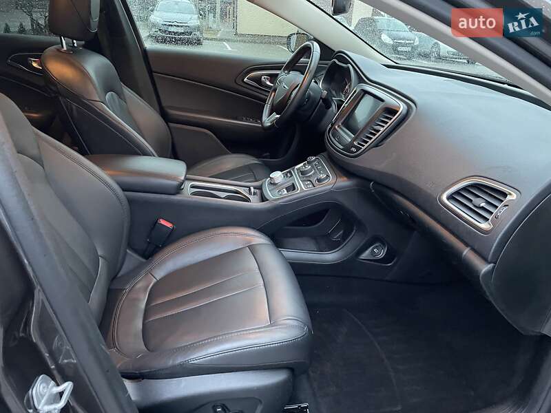 Седан Chrysler 200 2016 в Ковеле