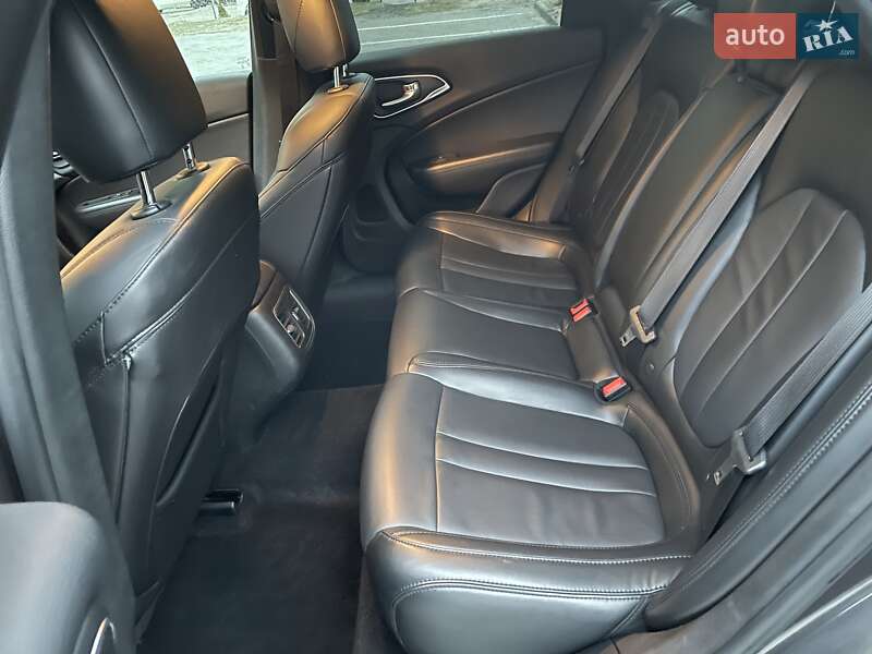 Седан Chrysler 200 2016 в Ковеле