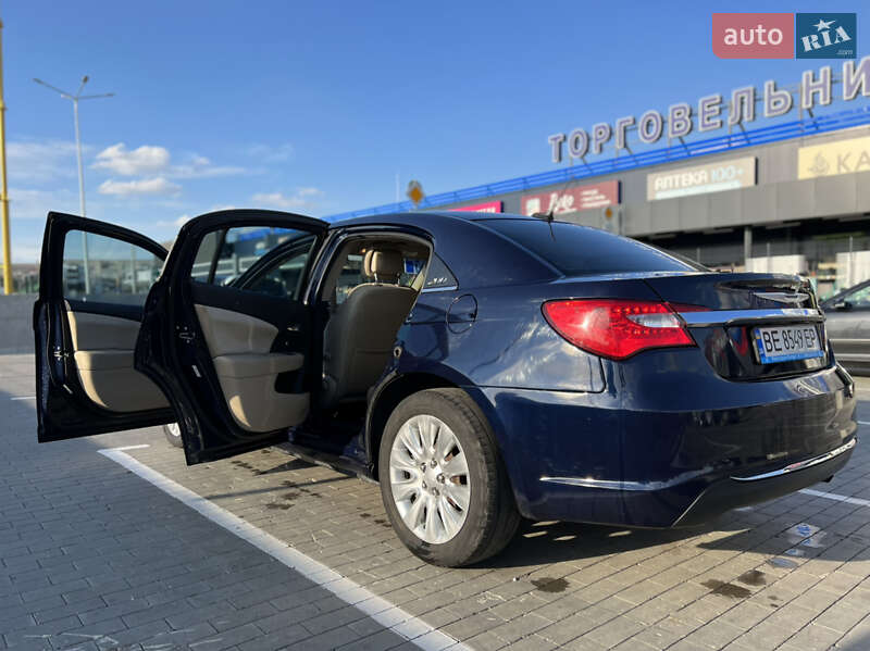 Седан Chrysler 200 2013 в Первомайске
